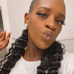 Meet your Posher, Charaine